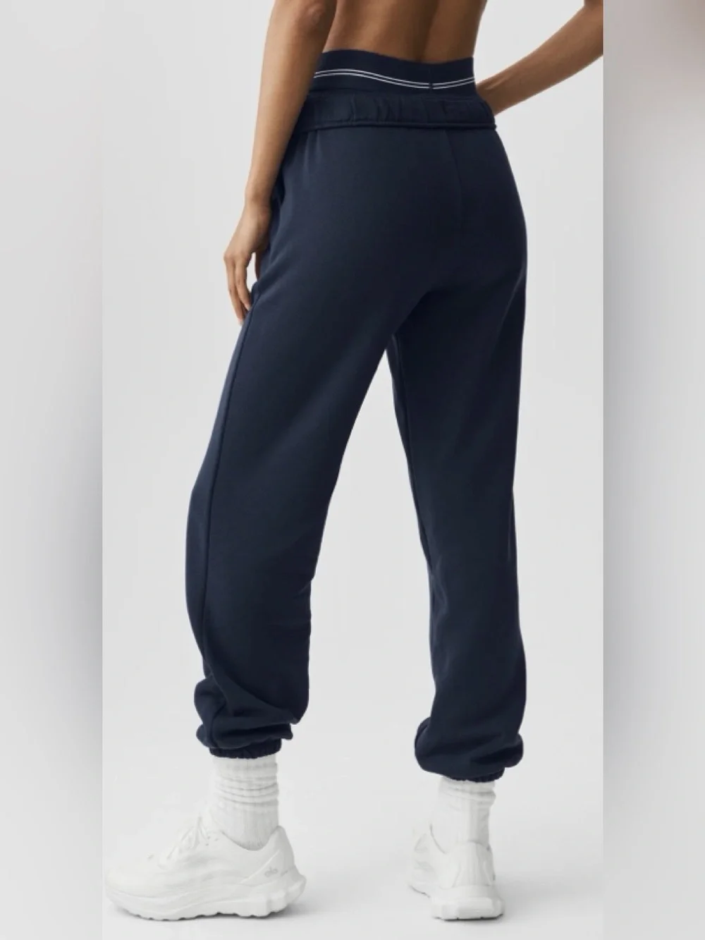 ALO Yoga Accolade Sweatpant Navy Medium $138 Rt